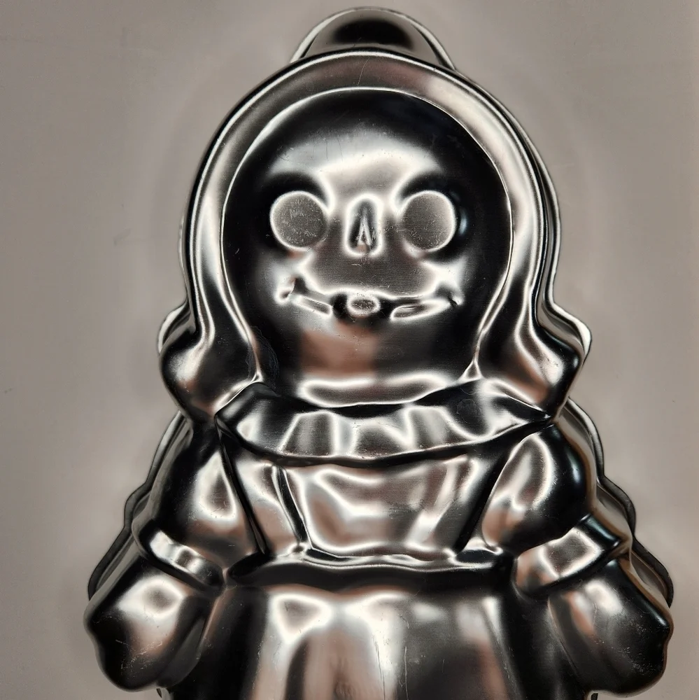 Wilton Vintage Storybook Cake Pan Rag Doll Mold Tin Shapely Cakes Party Birthday
